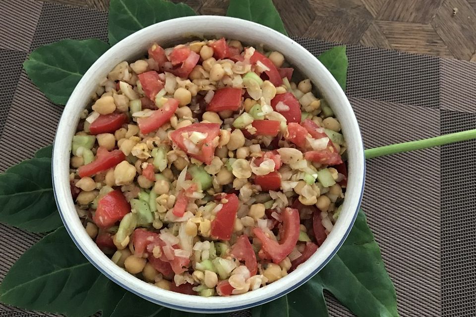 Kichererbsensalat mit Tomaten