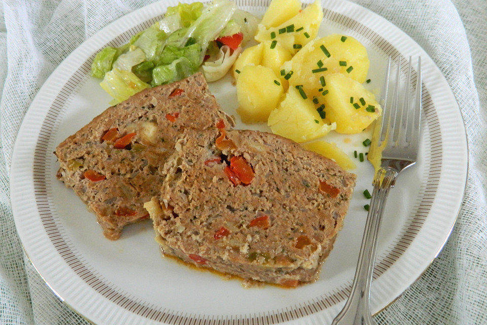 Hackbraten mit Paprika in der Backform