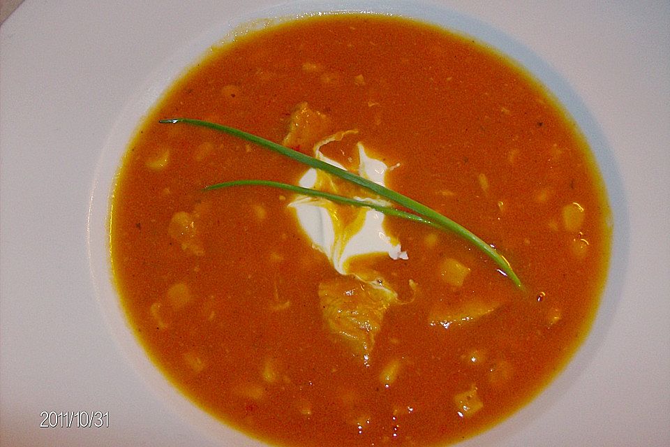 Feine Kürbissuppe mit Hähnchenfleisch Feine Kürbissuppe mit Hähnchenfleisch