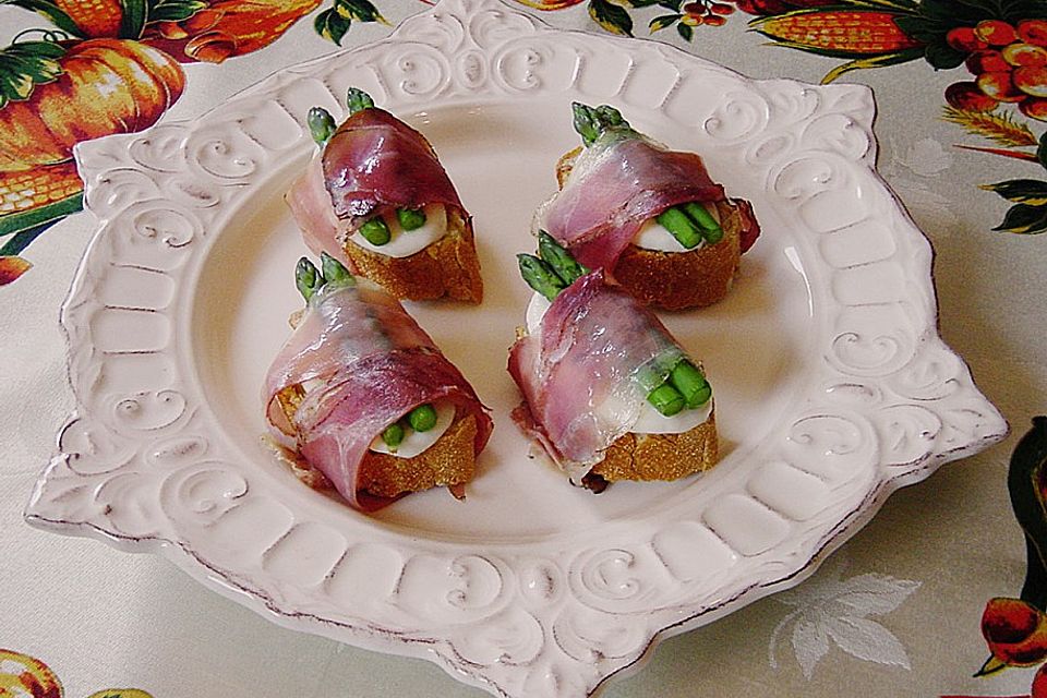 Spargel-Mozzarella-Prosciutto auf Baguette