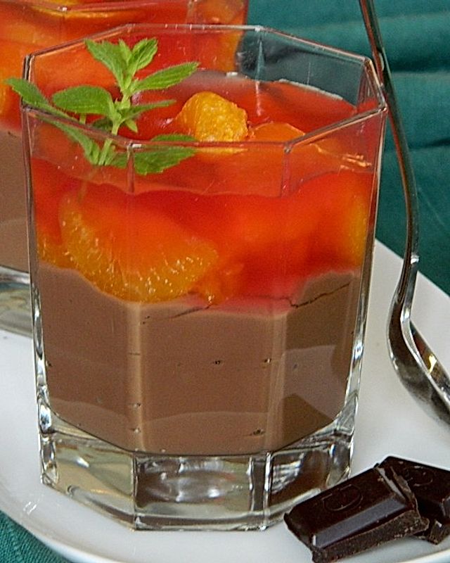 Schokoladenpudding mit Mandarinentopping