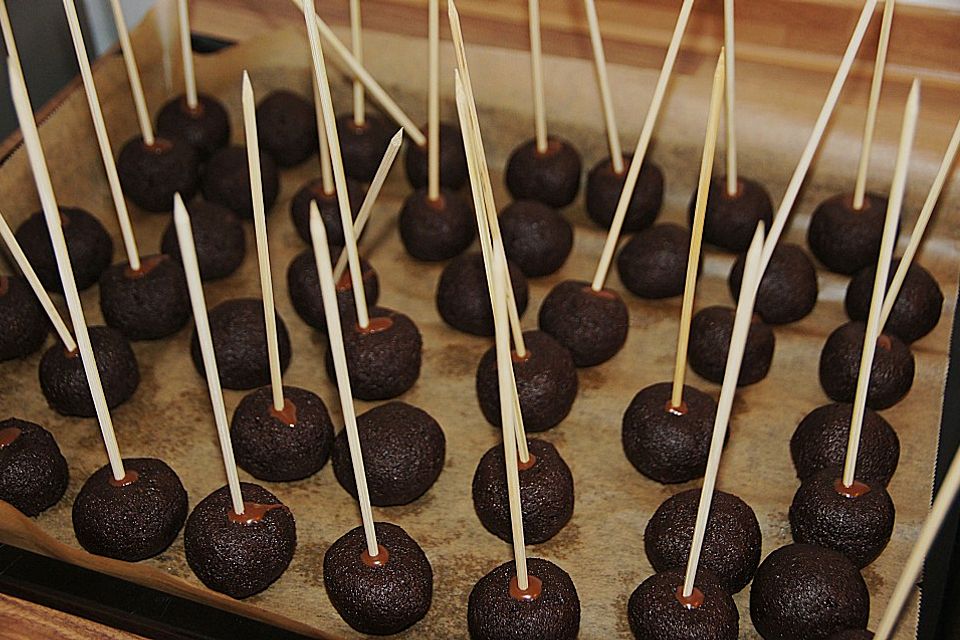 Chocolate Cupcake Cake Pops