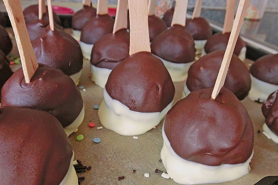 Chocolate Cupcake Cake Pops