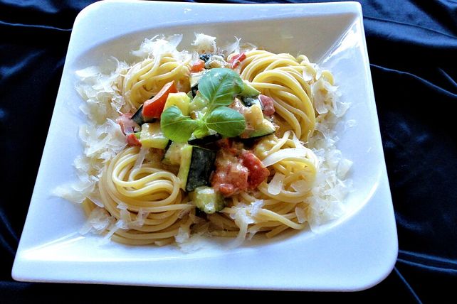 Nudelnester mit Zucchini- und Tomatengemüse von badegast1| Chefkoch