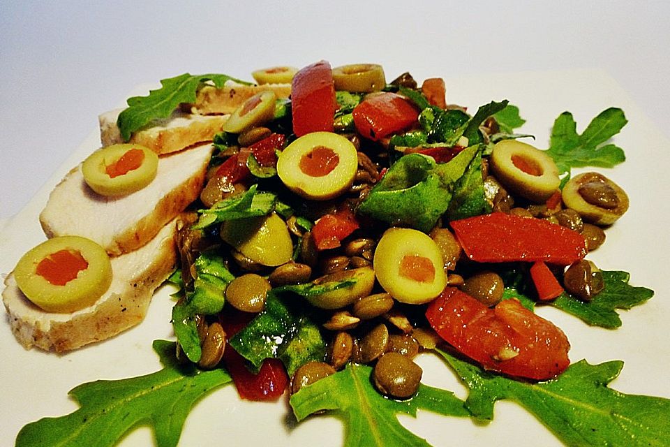 Linsen-Rucola Salat mit Tomaten und Hühnerbrustfilet