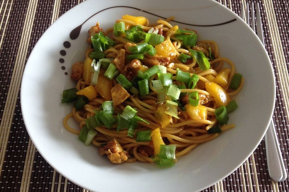 Spaghetti-Curry-Salat