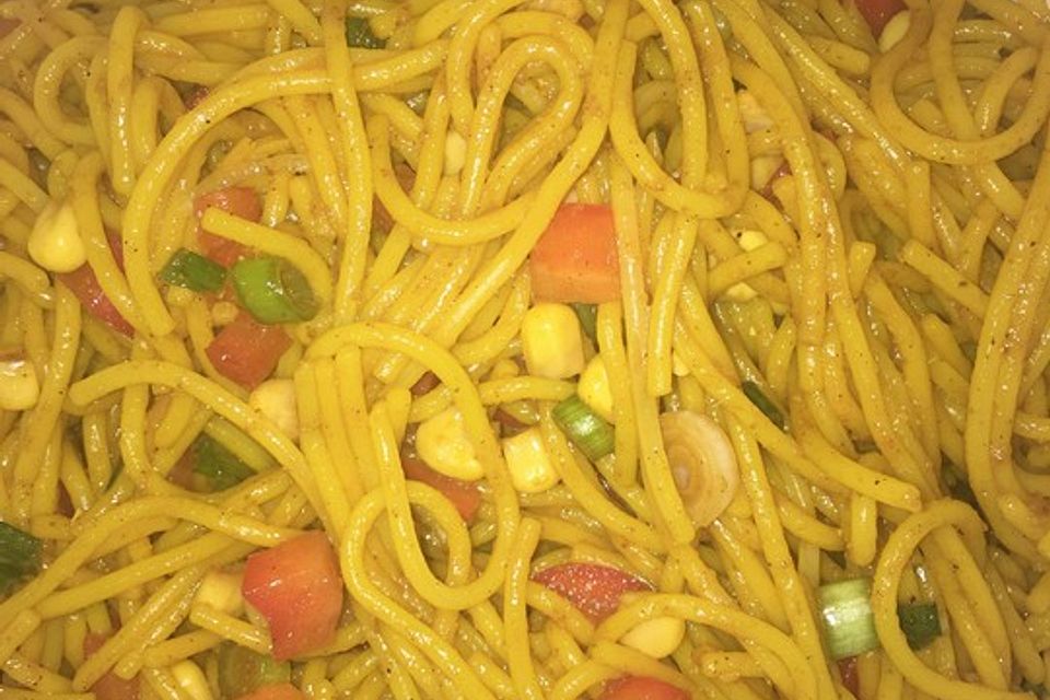 Spaghetti-Curry-Salat