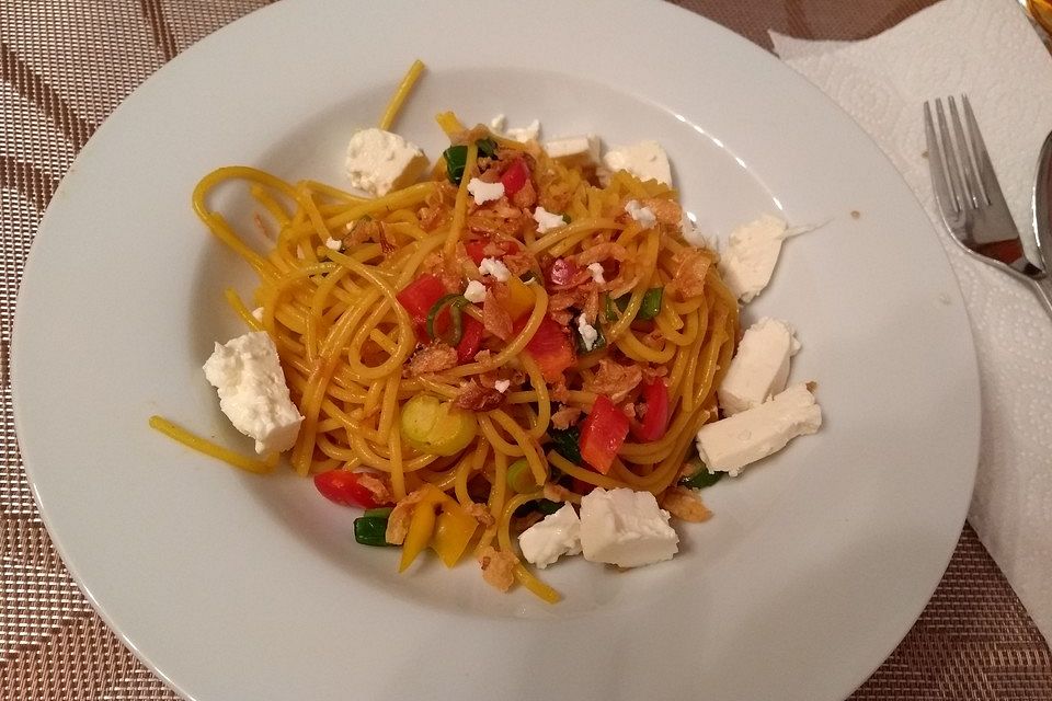 Spaghetti-Curry-Salat