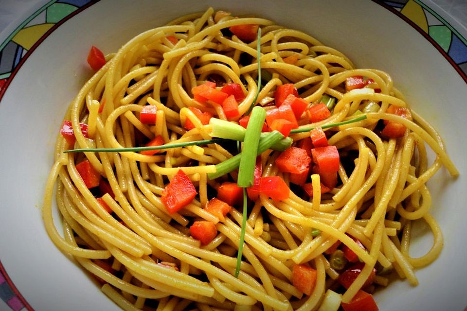 Spaghetti-Curry-Salat