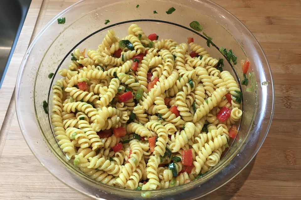 Spaghetti-Curry-Salat