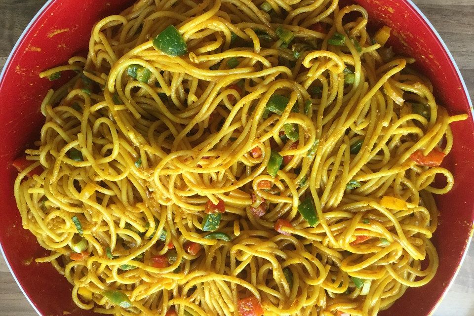 Spaghetti-Curry-Salat