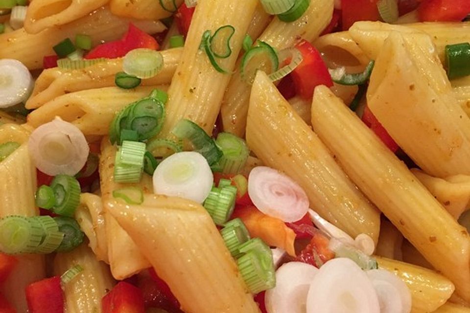 Spaghetti-Curry-Salat