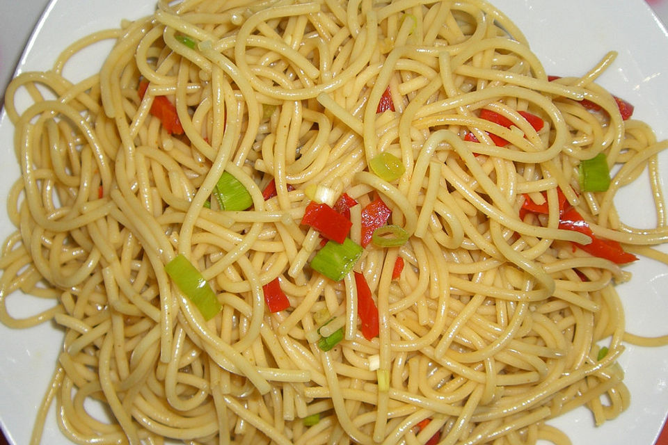 Spaghetti-Curry-Salat