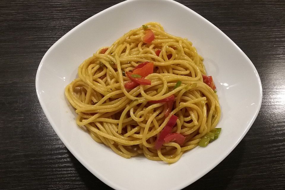 Spaghetti-Curry-Salat