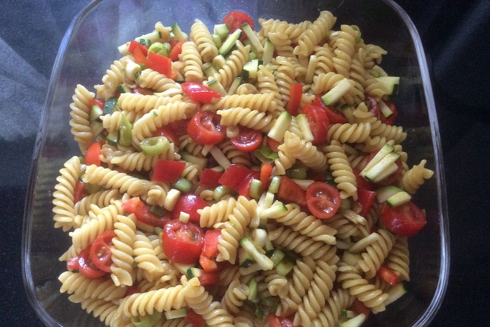 Spaghetti-Curry-Salat