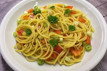 Spaghetti-Curry-Salat