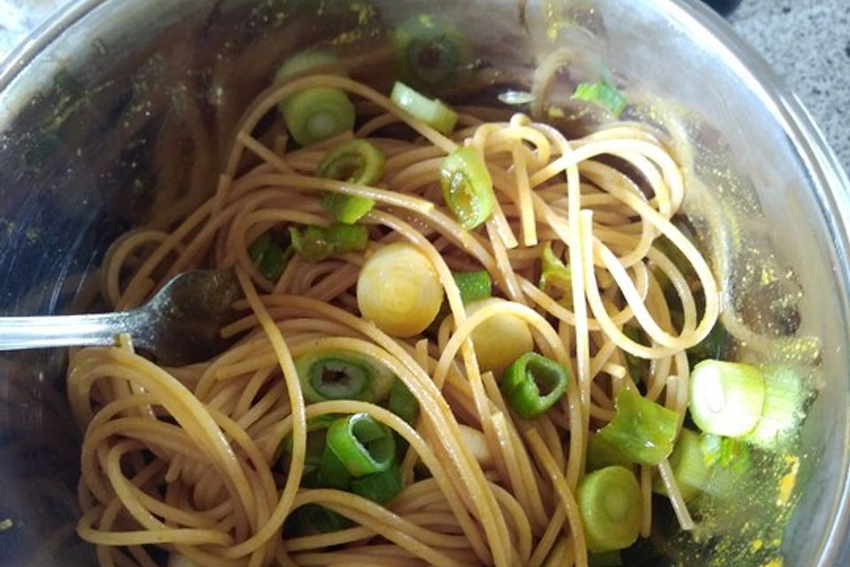 Spaghetti-Curry-Salat