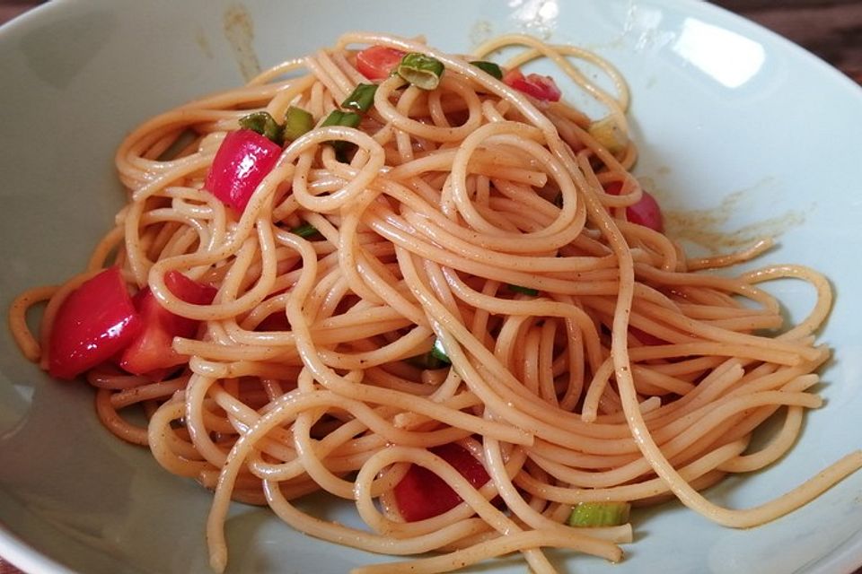 Spaghetti-Curry-Salat