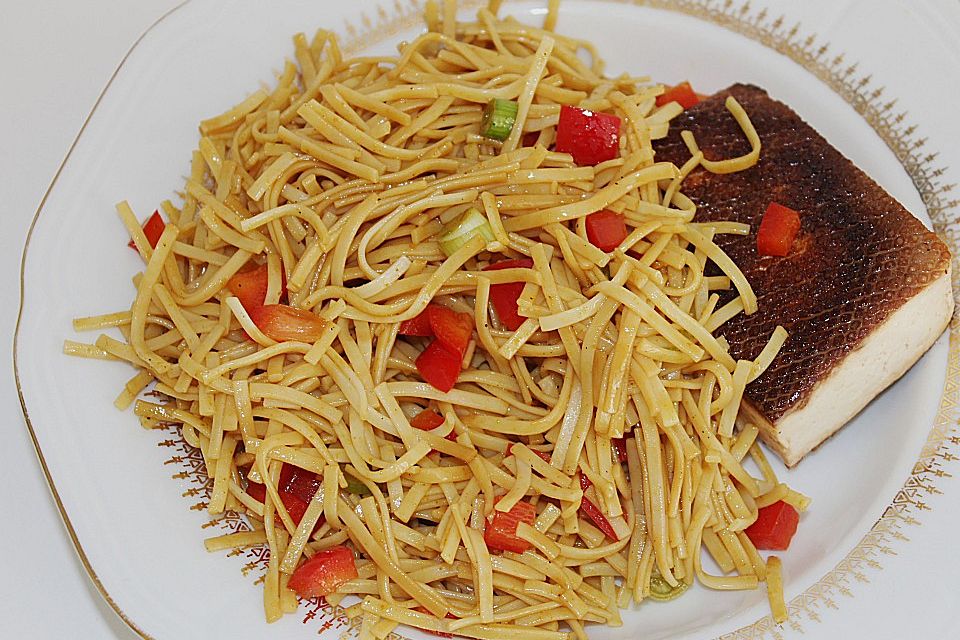 Spaghetti-Curry-Salat