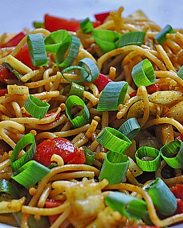 Spaghetti-Curry-Salat