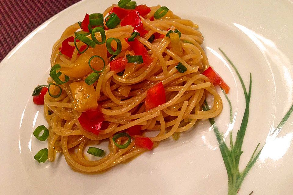 Spaghetti-Curry-Salat