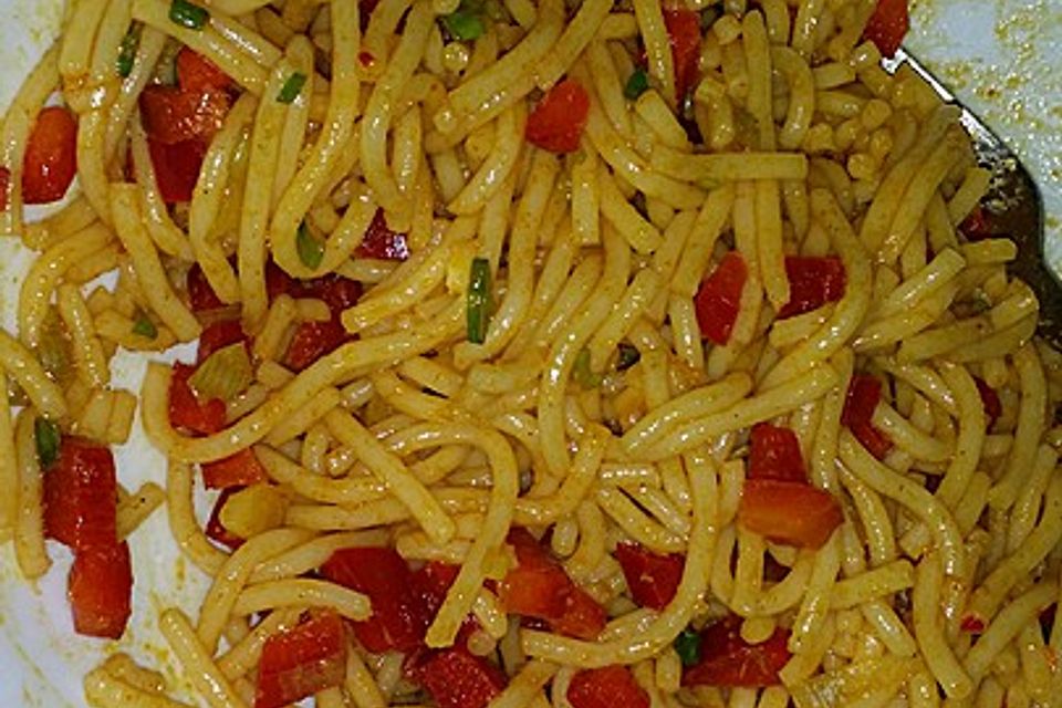 Spaghetti-Curry-Salat