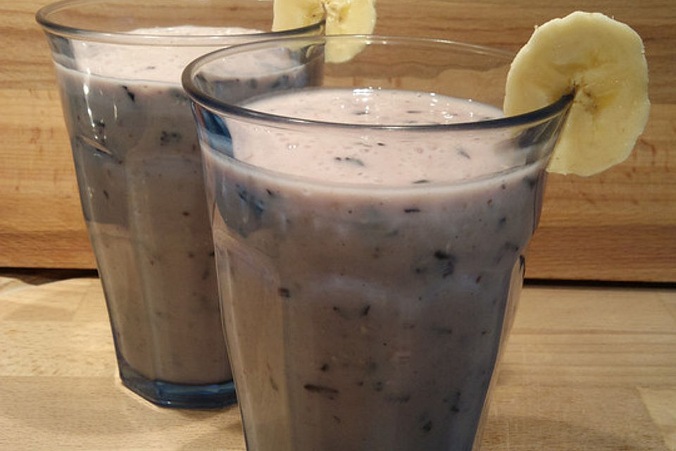 Mandelmilchshake mit Heidelbeeren Mandelmilchshake mit Heidelbeeren
