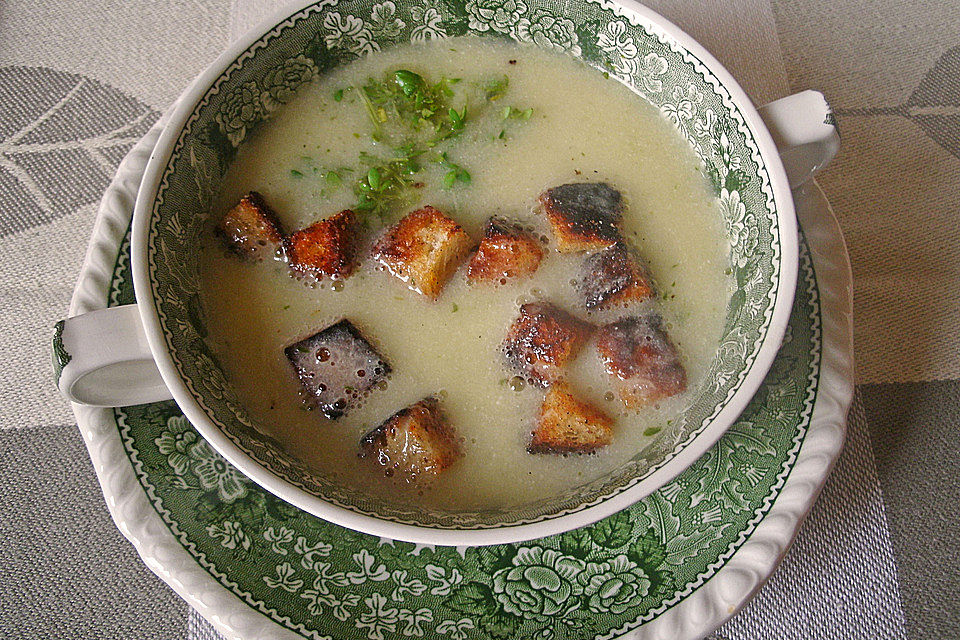 Süppchen aus Kohlrabi mit Kresse