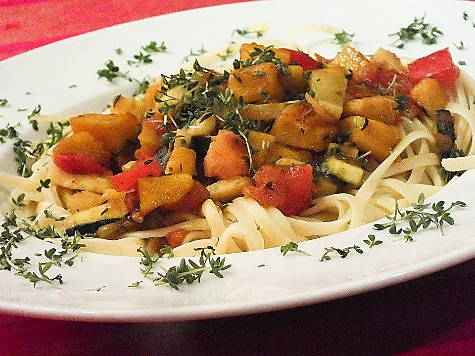 Linguine auf sommerlicher ZucchiniTomatenKaki Sauce von floei Chefkoch