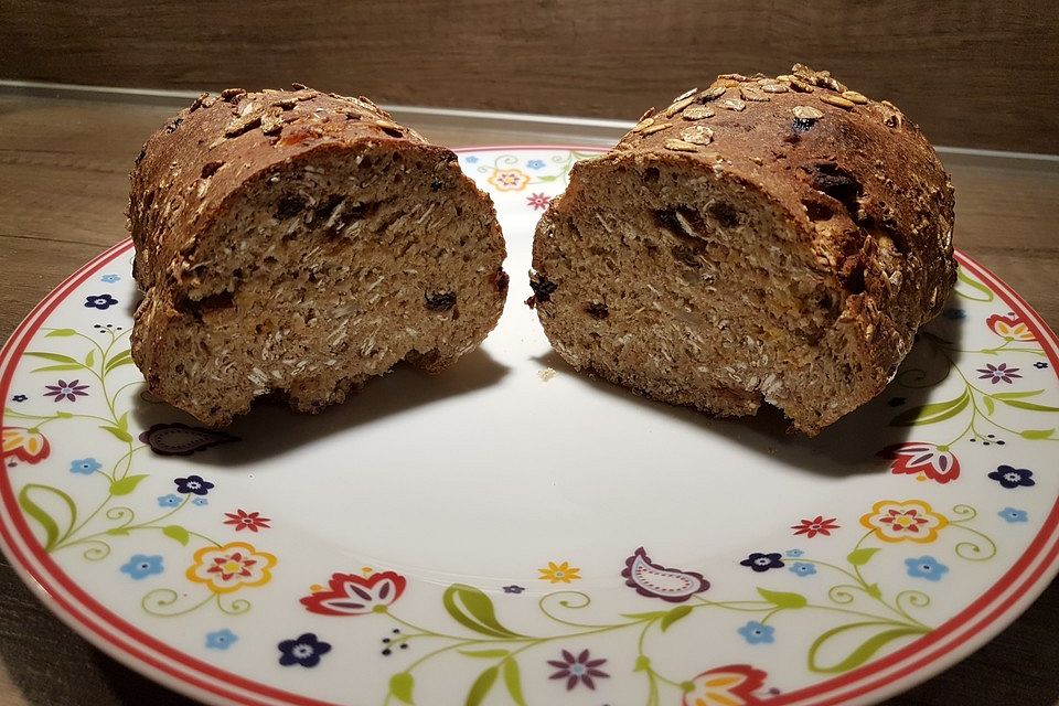 Müslibrötchen oder Müslibrot wie vom Bäcker