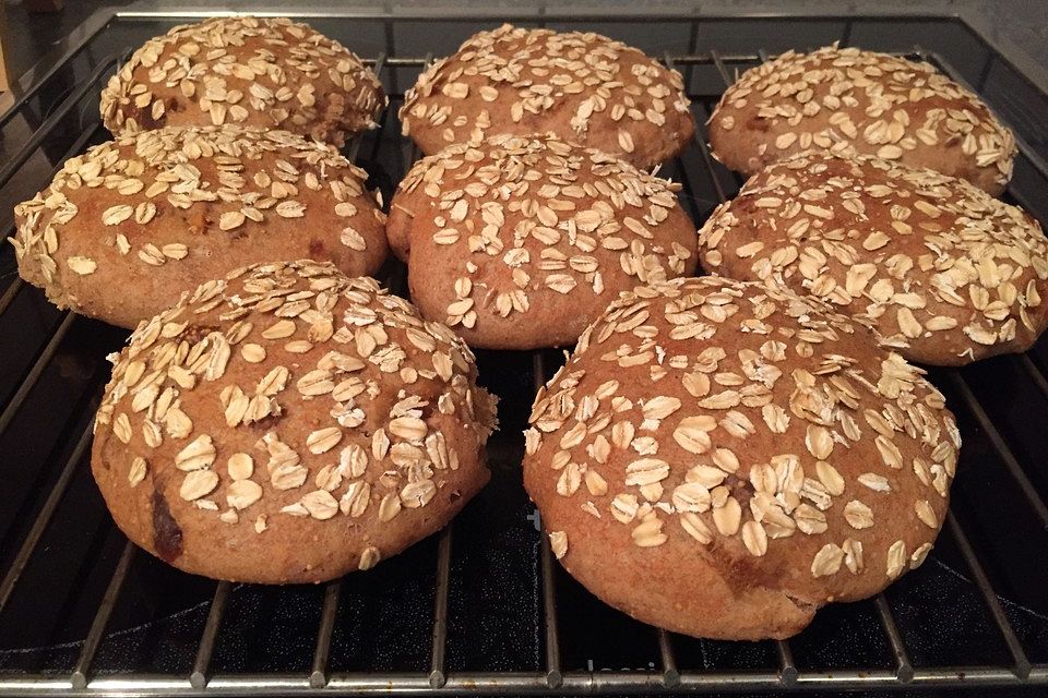 Müslibrötchen oder Müslibrot wie vom Bäcker