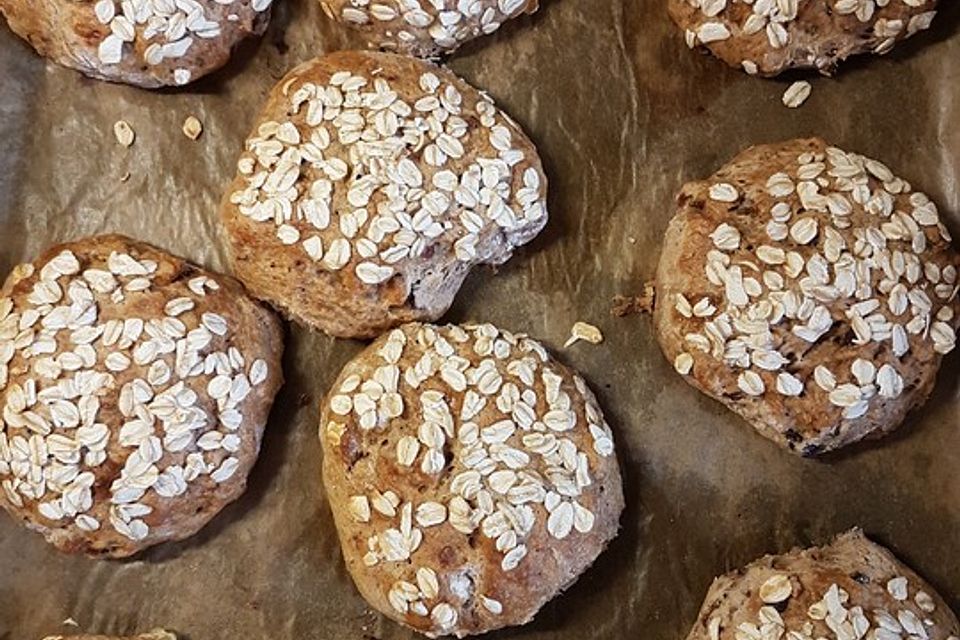 Müslibrötchen oder Müslibrot wie vom Bäcker