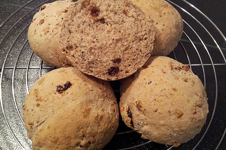 Müslibrötchen oder Müslibrot wie vom Bäcker