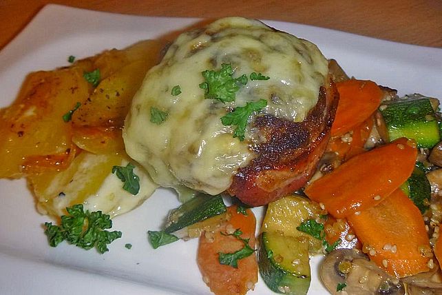 Frikadellen im Speckmantel auf Kartoffelgratin von badegast1| Chefkoch
