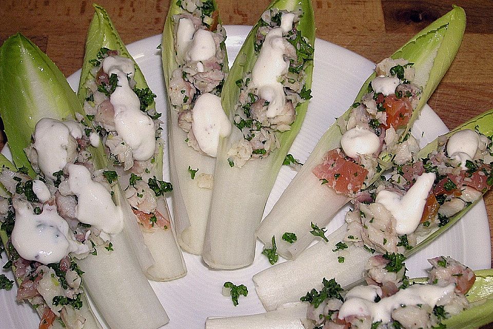 Brüsseler Salat mit geräuchertem Fisch