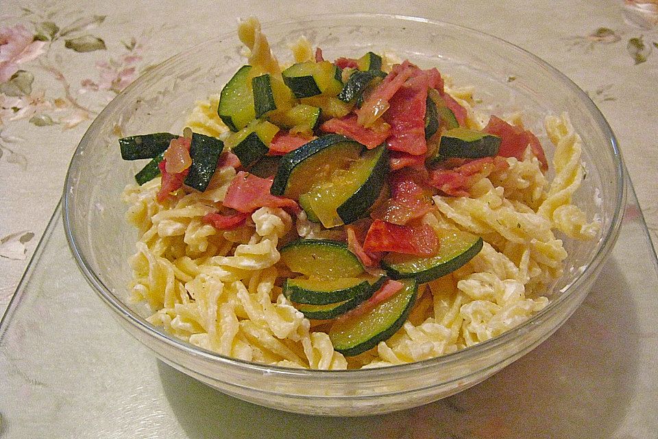 Die berühmten Zucchini-Frischkäse-Nudeln Die berühmten Zucchini-Frischkäse-Nudeln