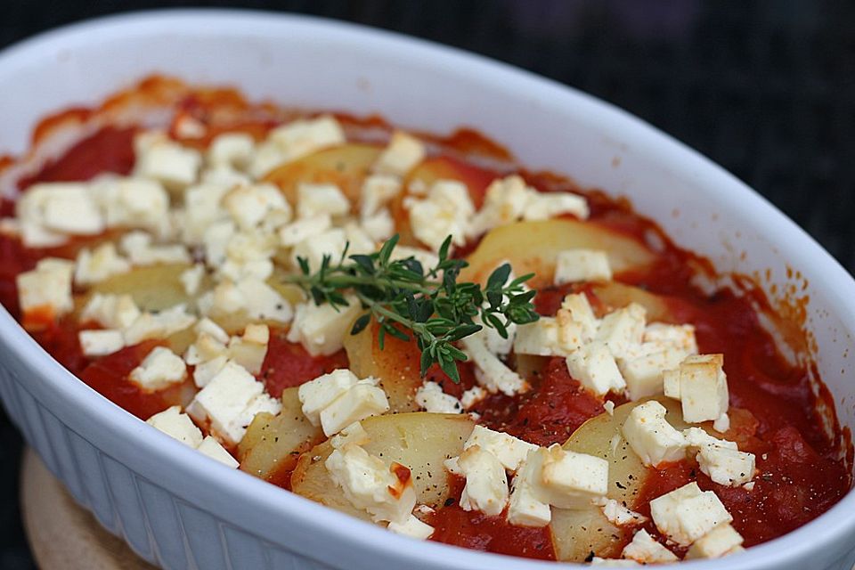 Kartoffelauflauf mit scharfer Tomatensauce