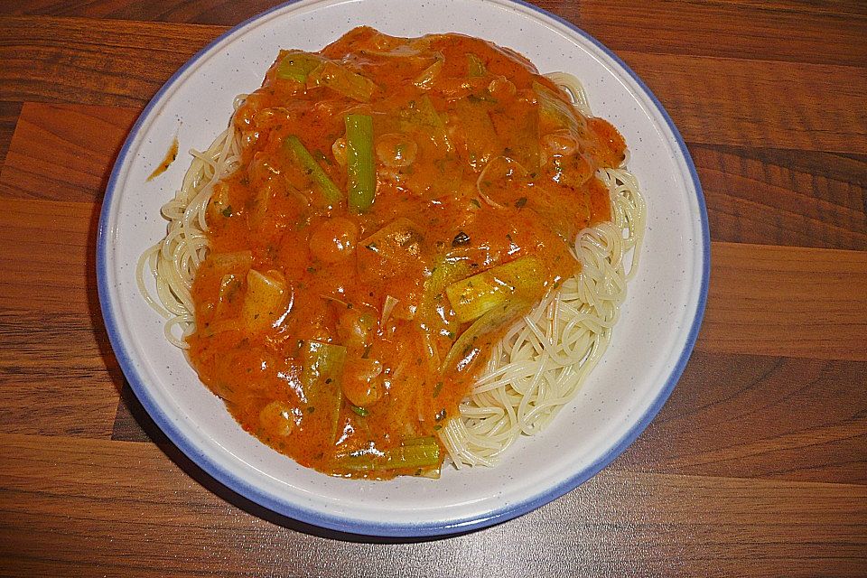 Capellini an Lauch-Garnelen mit scharfer Krebssauce