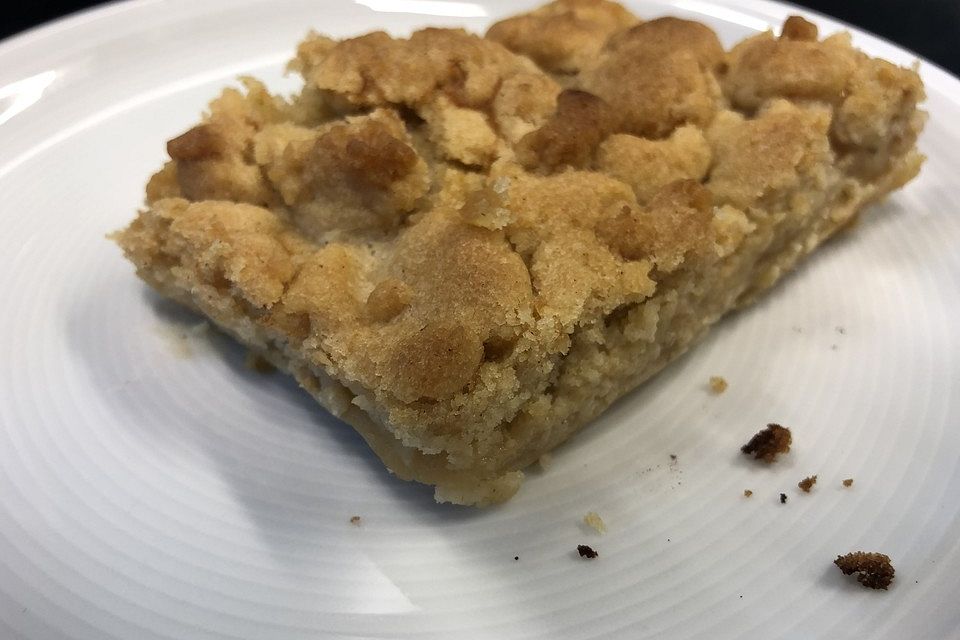 Apfelmus-Streusel-Blechkuchen