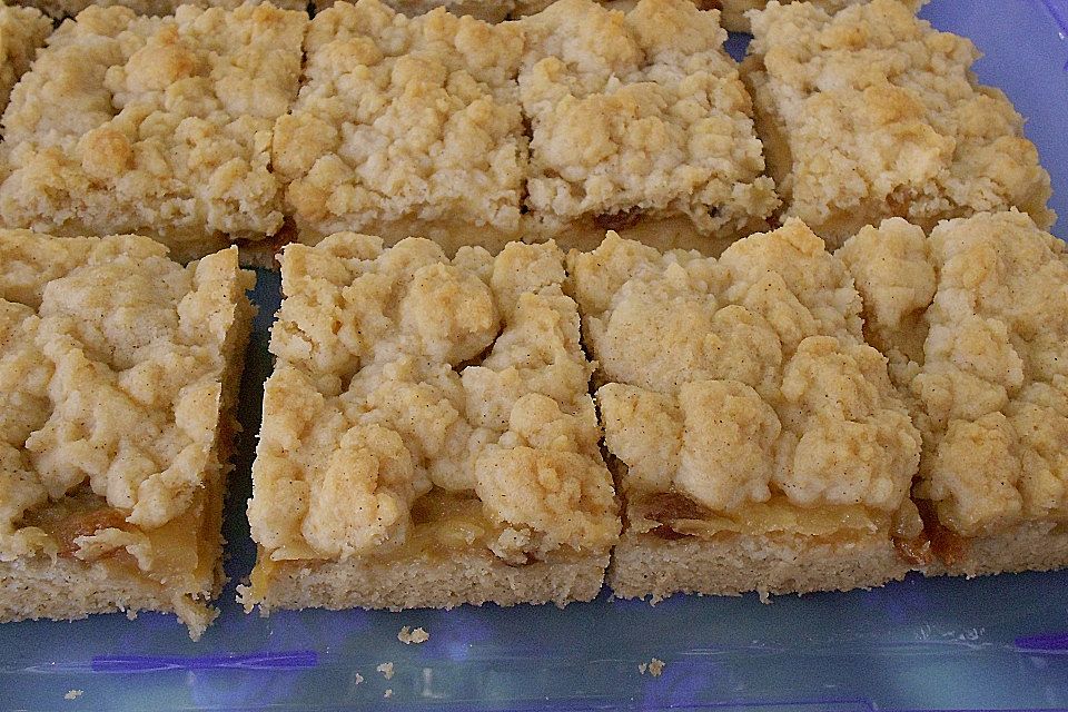 Apfelmus-Streusel-Blechkuchen