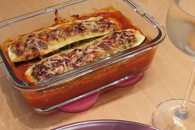 Gefüllte Zucchini mit Ziegenkäse-Salbei-Honig Füllung| Chefkoch