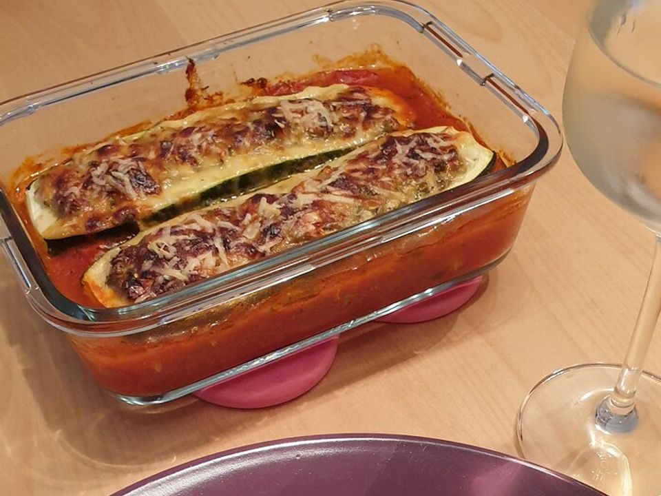 Gefüllte Zucchini mit Ziegenkäse-Salbei-Honig Füllung| Chefkoch