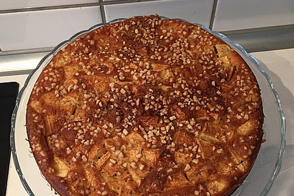 Schneller Kuchen mit versunkenen Äpfeln