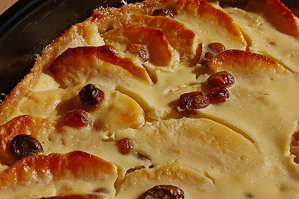 Apfelkuchen mit Mürbeteig, Quarkguss und Sultaninen Apfelkuchen mit Mürbeteig, Quarkguss und Sultaninen
