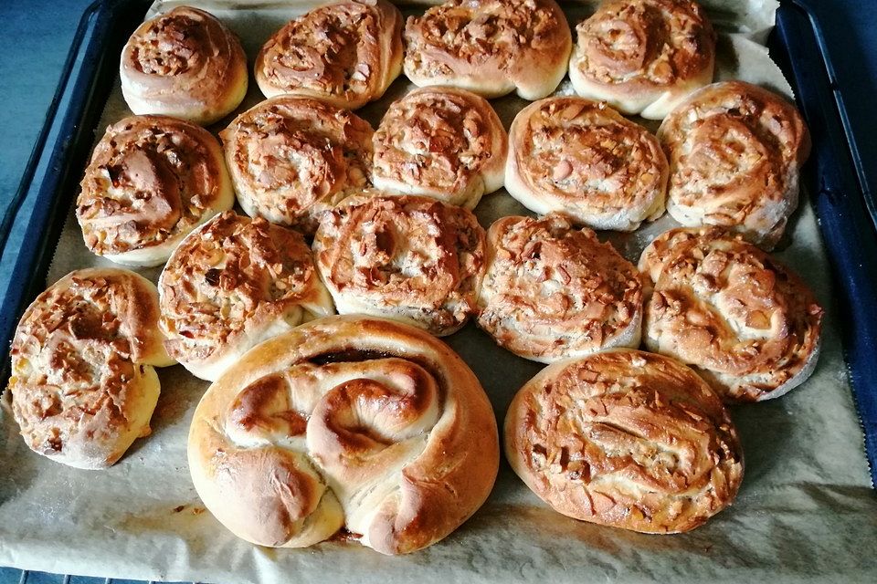 Nuss-Marzipan Schnecken