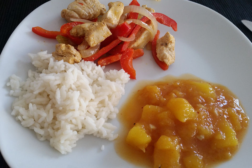 Paprika-Hähnchenpfanne mit Mangosauce