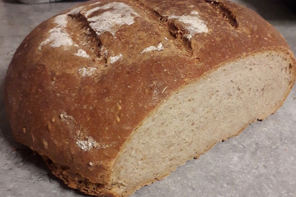 Sauerteigbrot mit Roggen- und Dinkelmehl