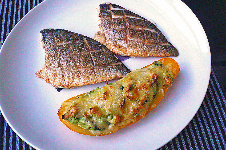 Zucchini gefüllt mit Avocado und Pistazien à la Fusia