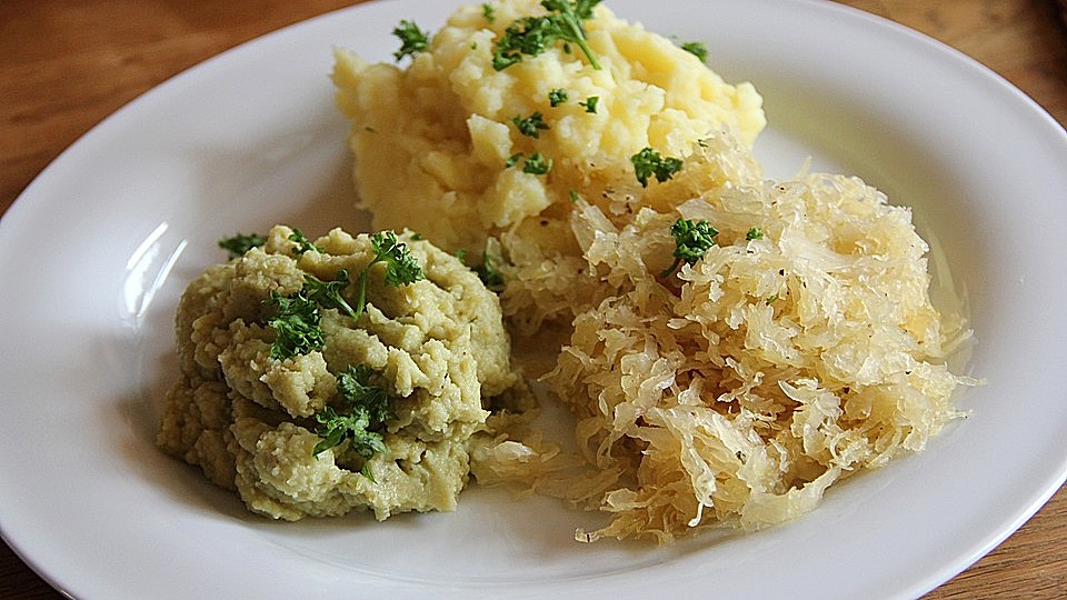 Erbspüree mit Sauerkraut nach Großmutters Art| Chefkoch