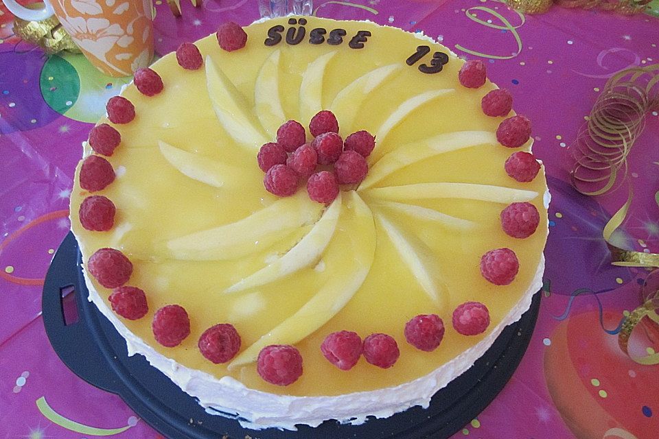 Mangotorte mit Himbeersahne